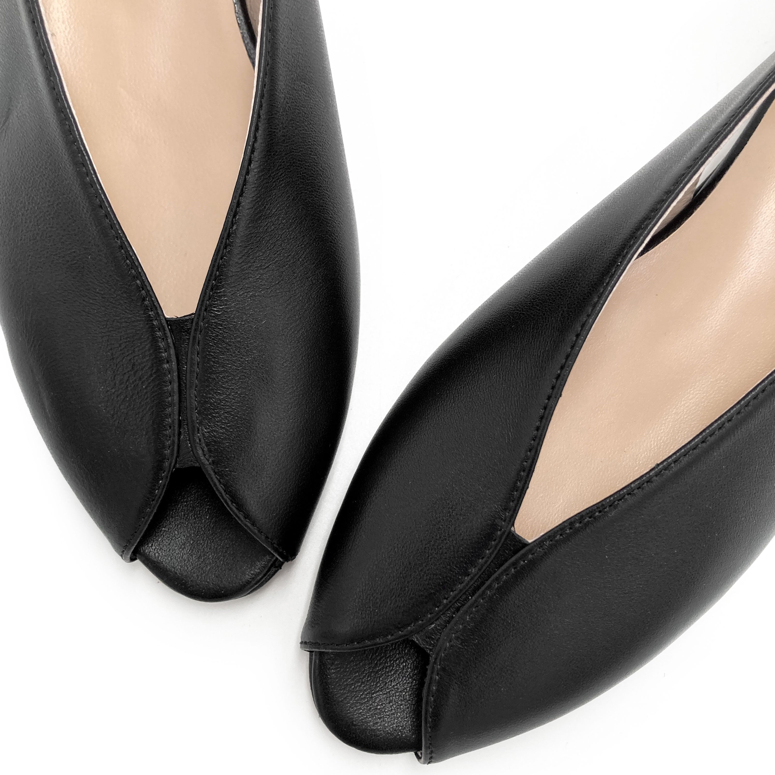 Schwarze Open-Toe Slingbacks aus Leder