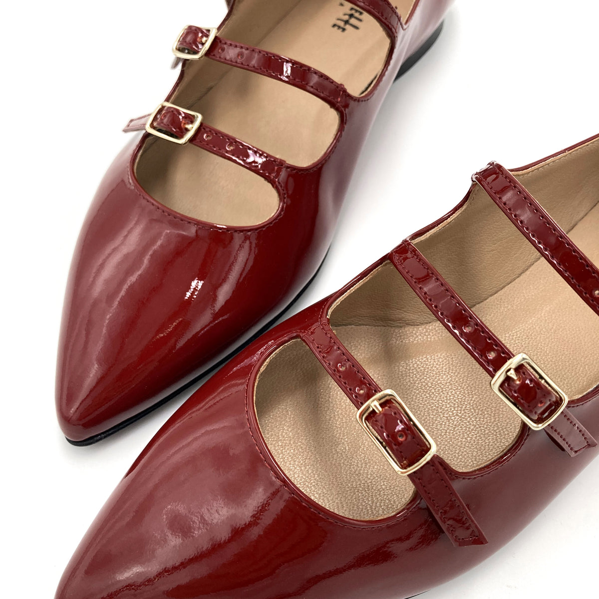 Ballerines rouges pointues brillantes avec trois brides