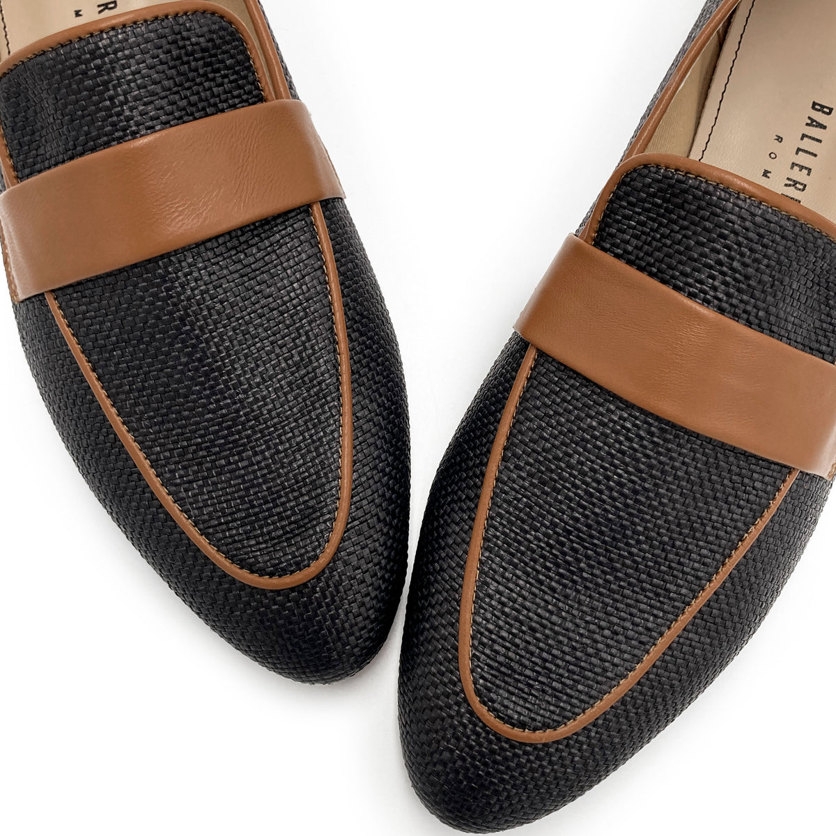 Women's summer moccasins in black raffia