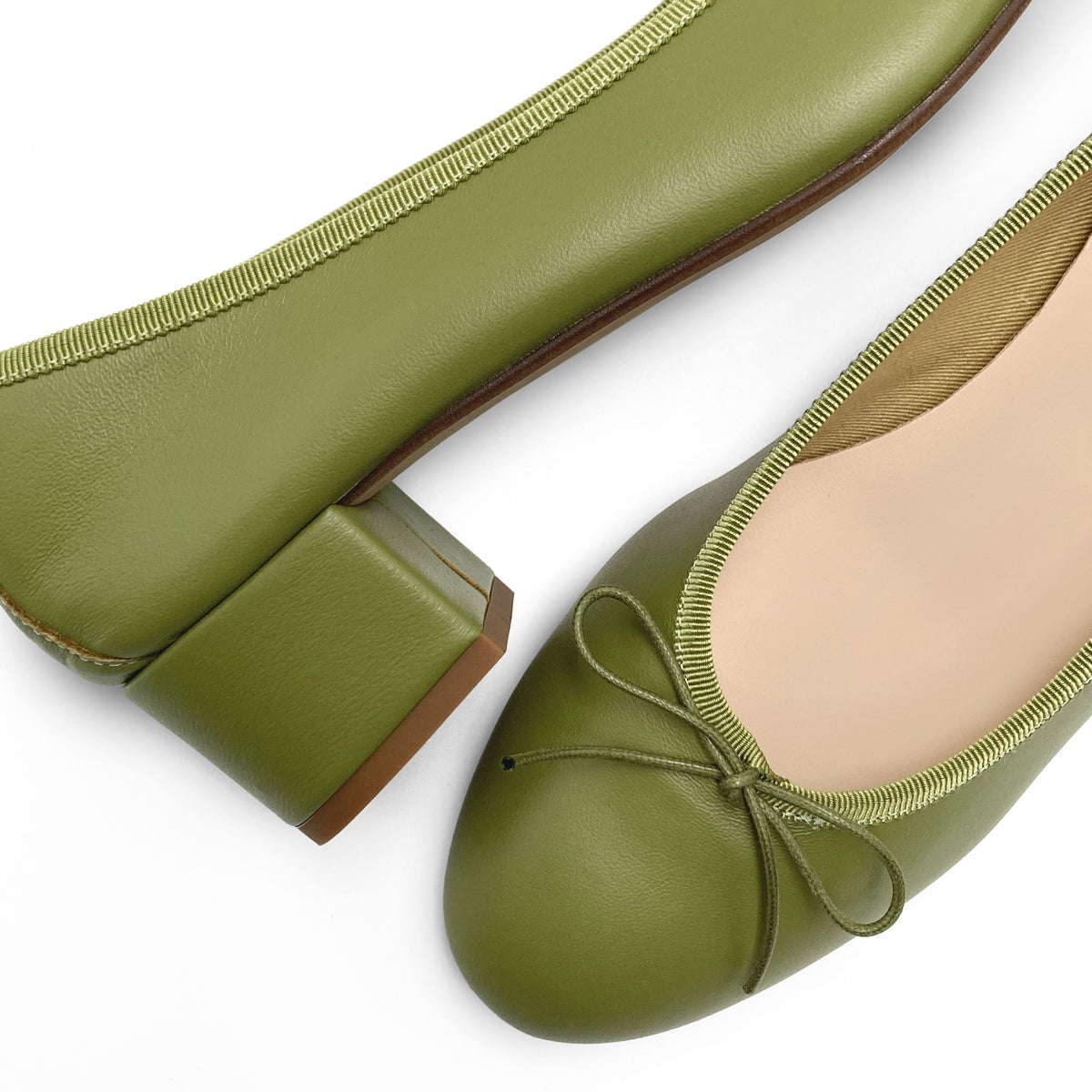 Ballerine in pelle verde oliva con tacco alto