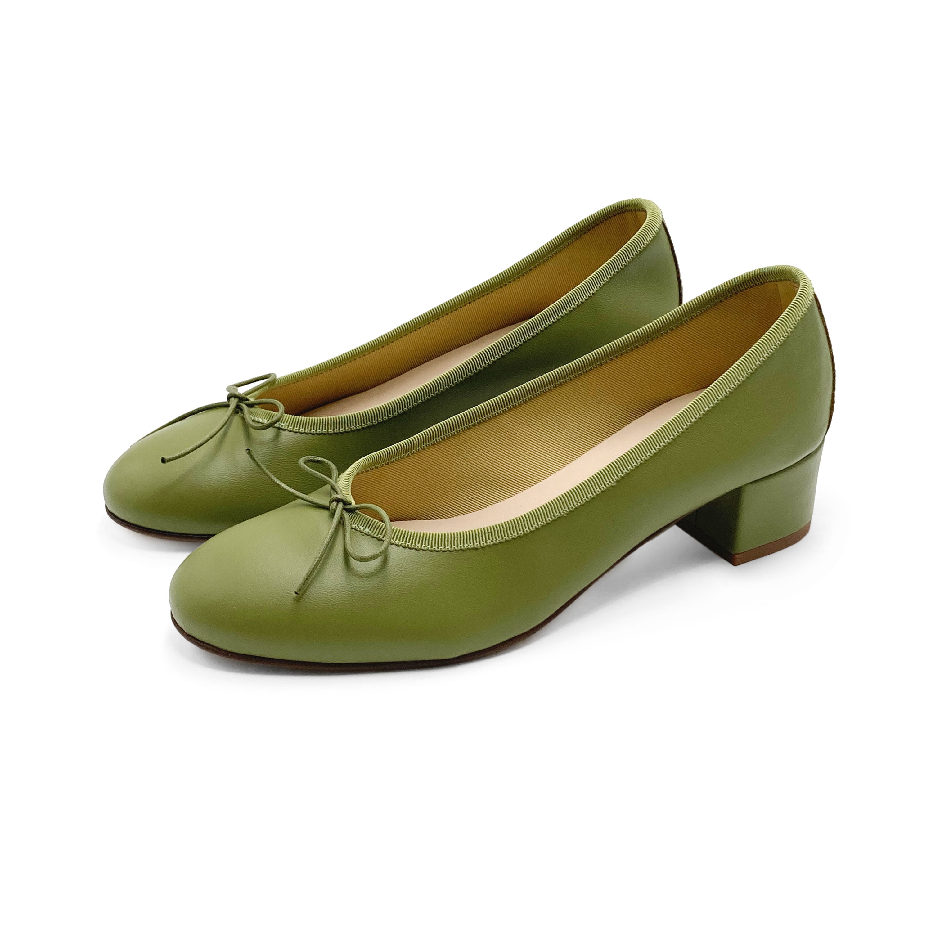 Ballerine in pelle verde oliva con tacco alto