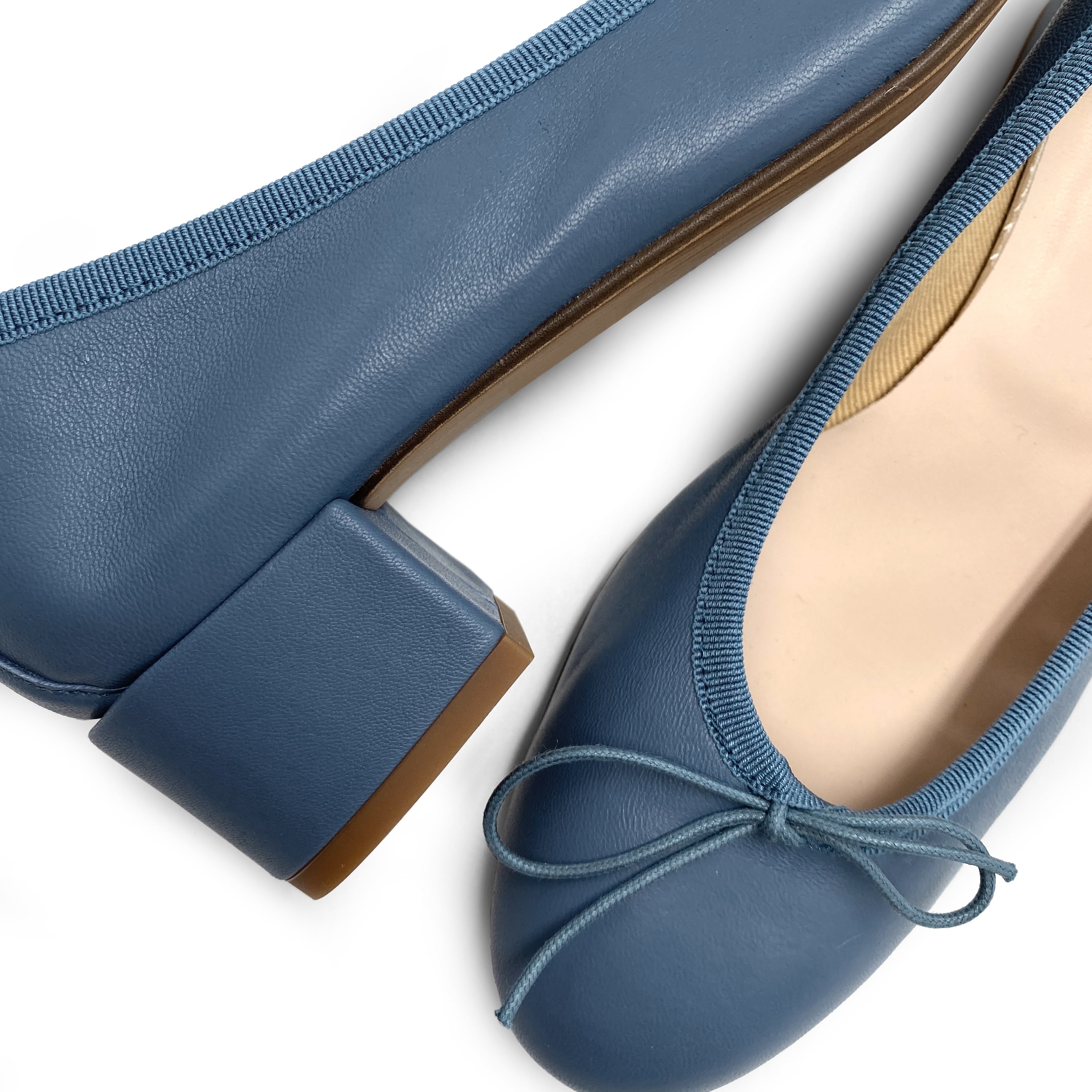 Ballerine in pelle celeste polvere con tacco alto