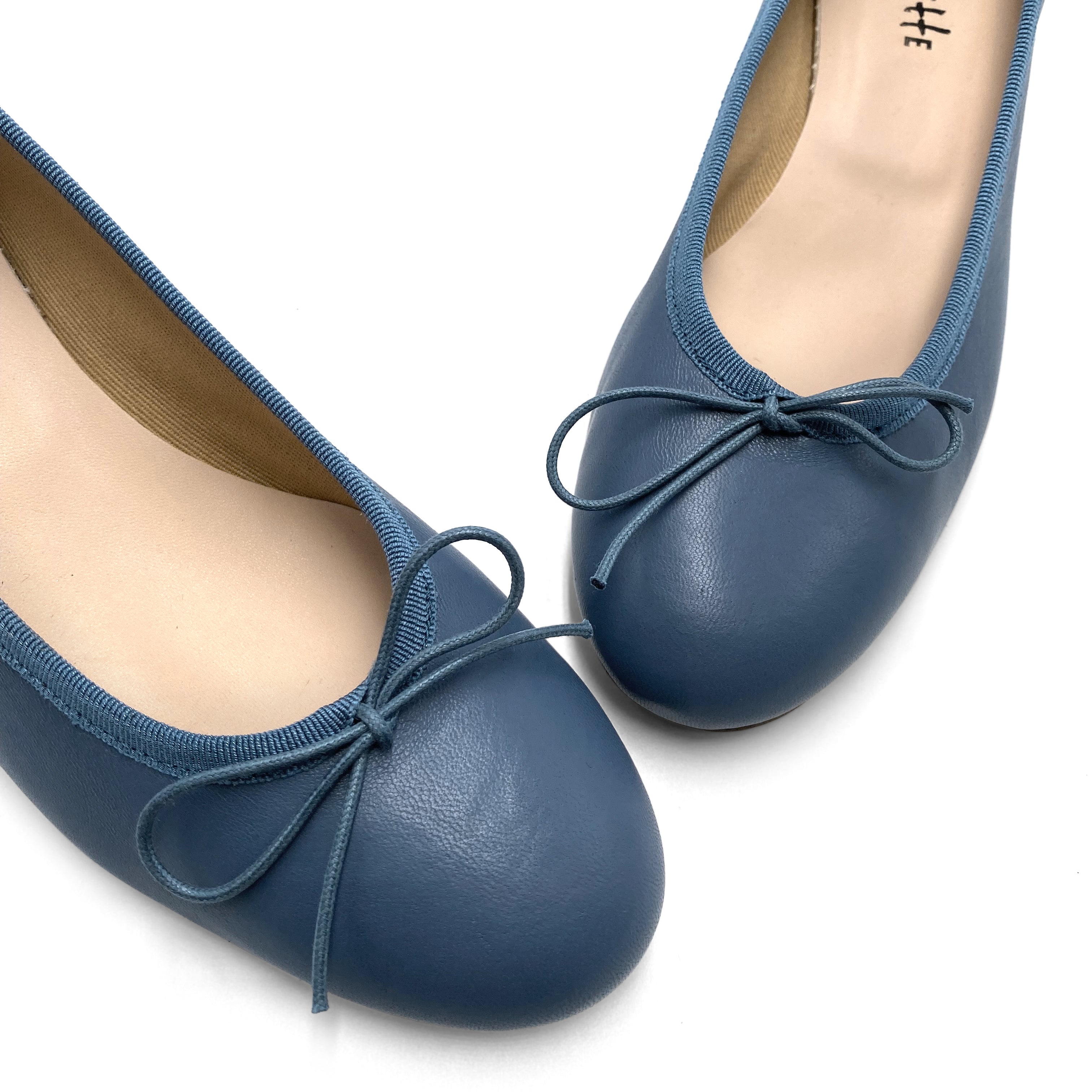 Ballerine in pelle celeste polvere con tacco alto