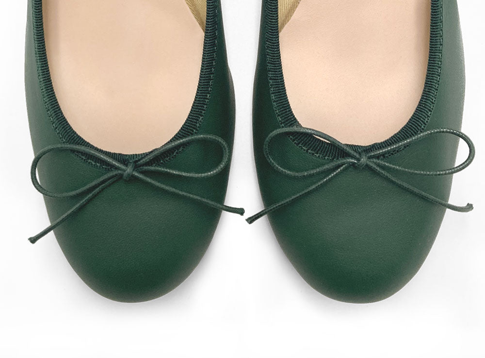 Ballerine in pelle verde bottiglia con tacco alto