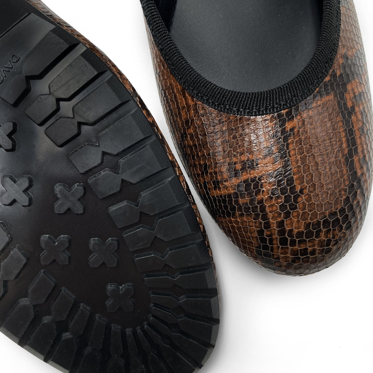 Braunem Lederballerinas mit Animalier-Print mit hohem Absatz