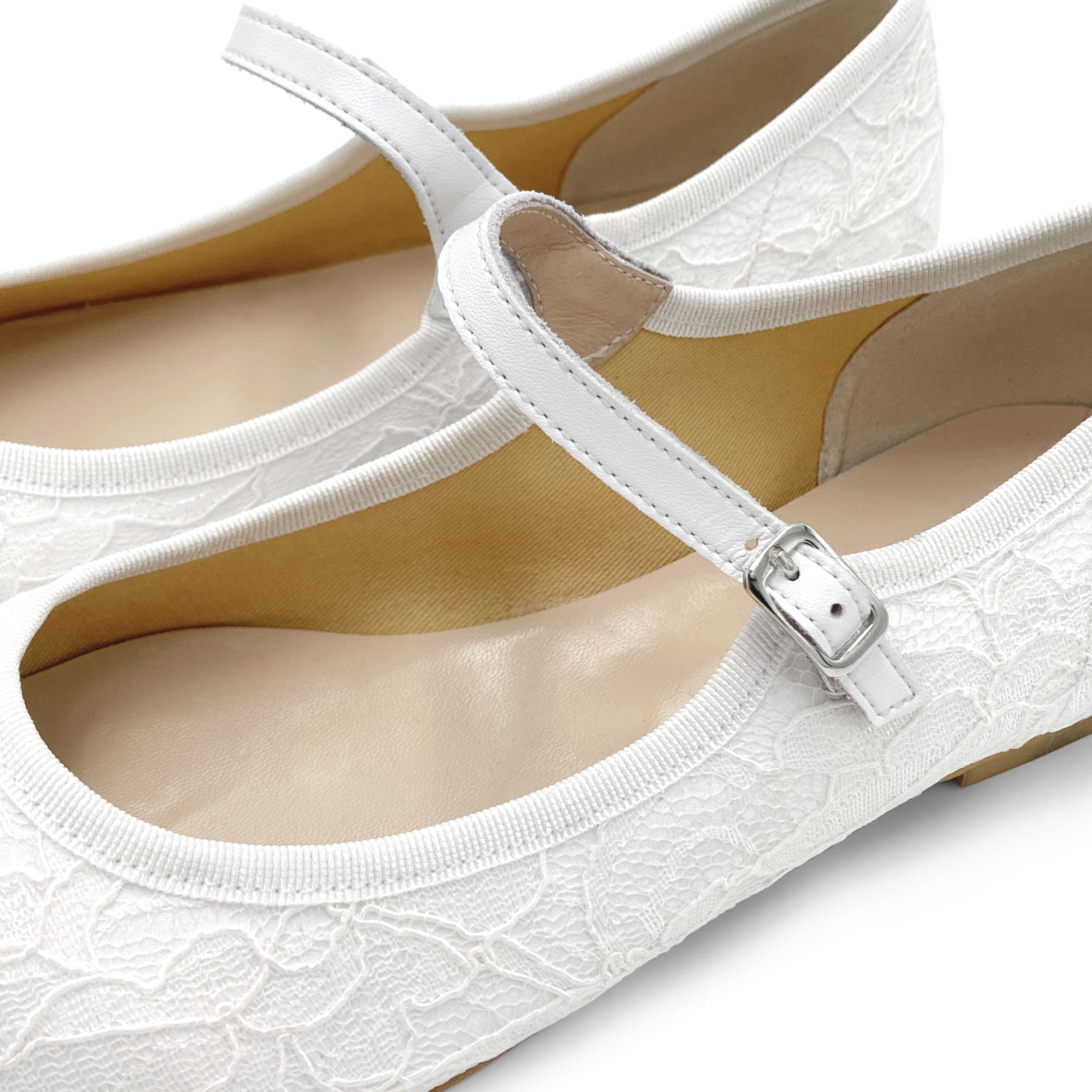Weisse Mary Jane Ballerinas aus Spitze fur die Hochzeit