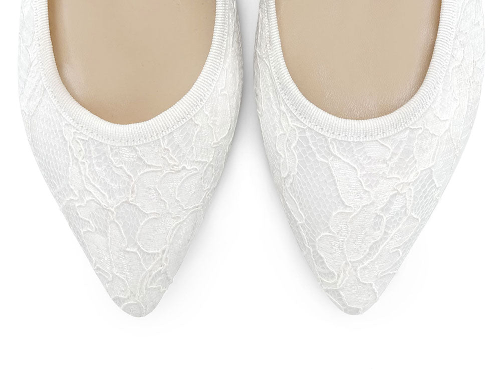 Weisse Mary Jane Ballerinas aus Spitze fur die Hochzeit