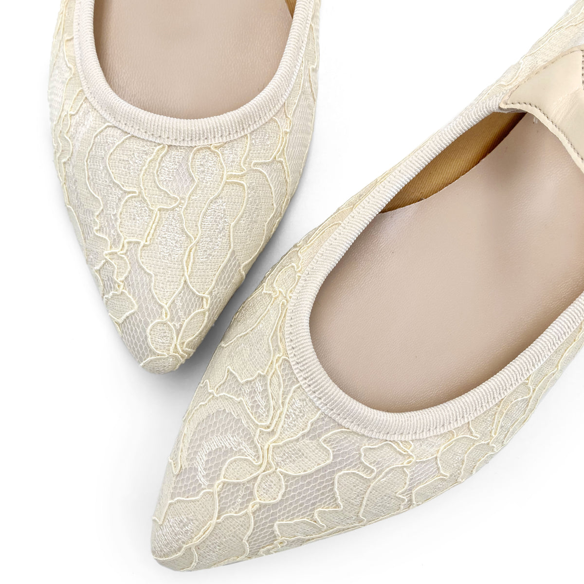 Weisse Mary Jane Ballerinas aus Spitze fur die Hochzeit in Elfenbein