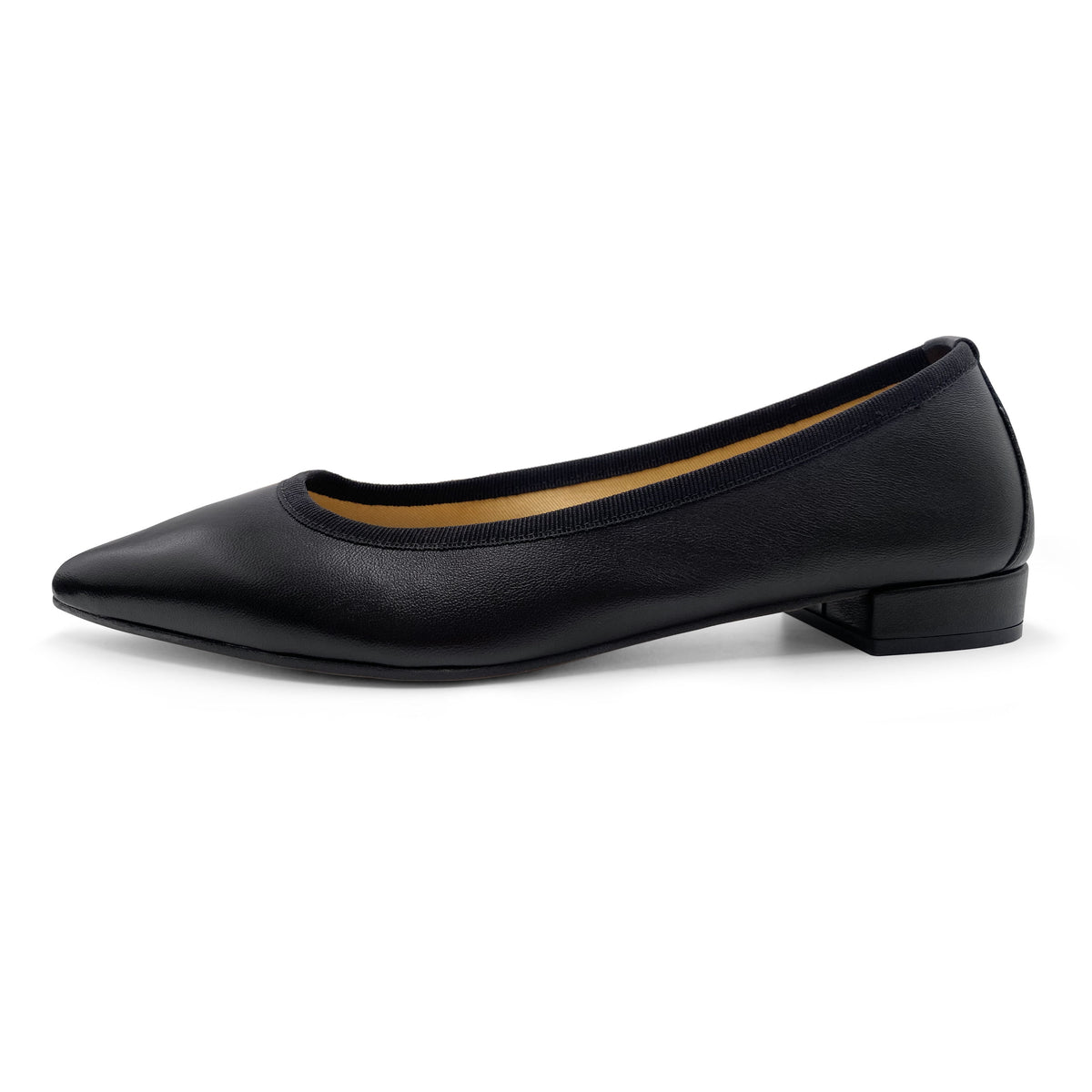 Ballerine a punta nere in pelle