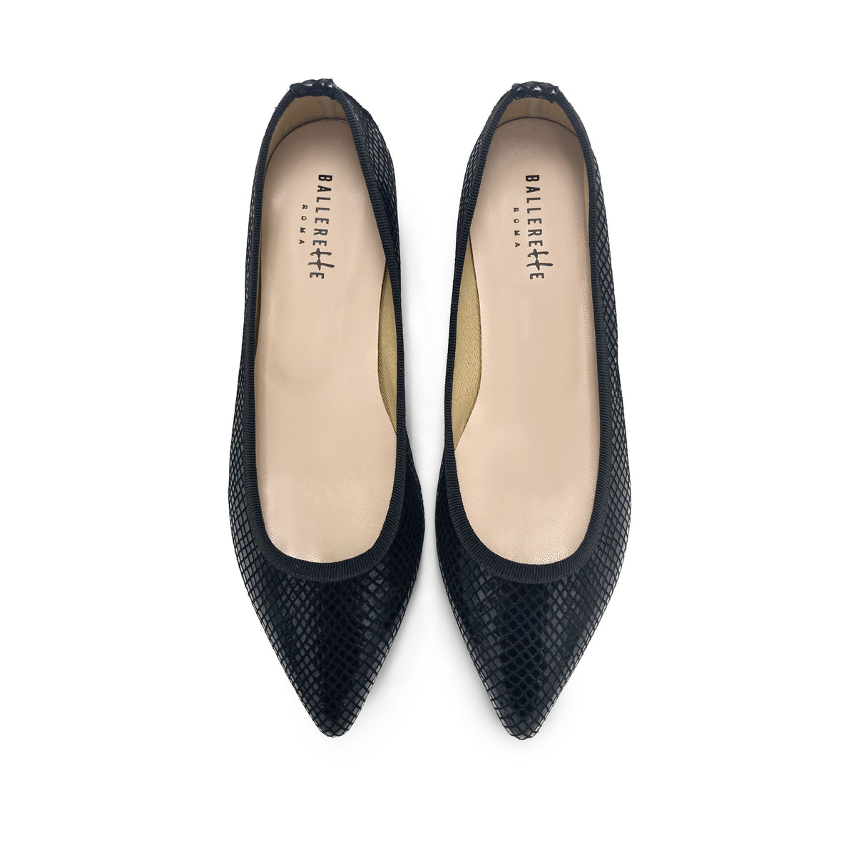 Ballerine animalier a punta nere in camoscio laminato
