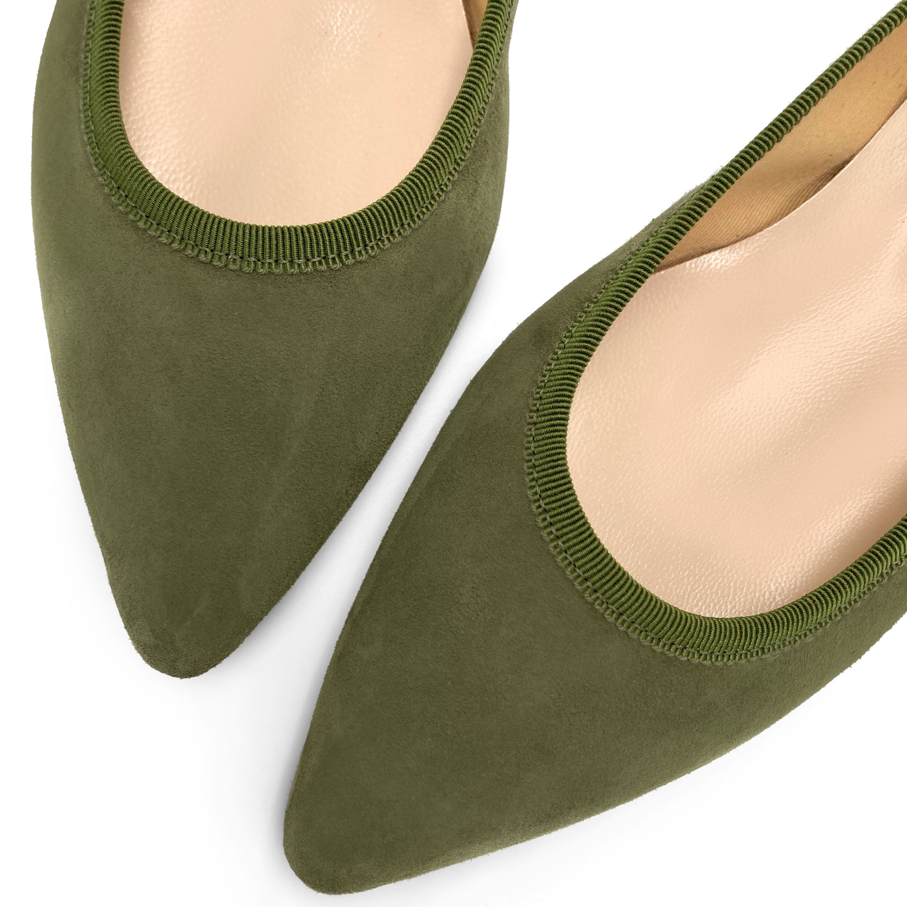 Ballerines pointues en daim vert olive