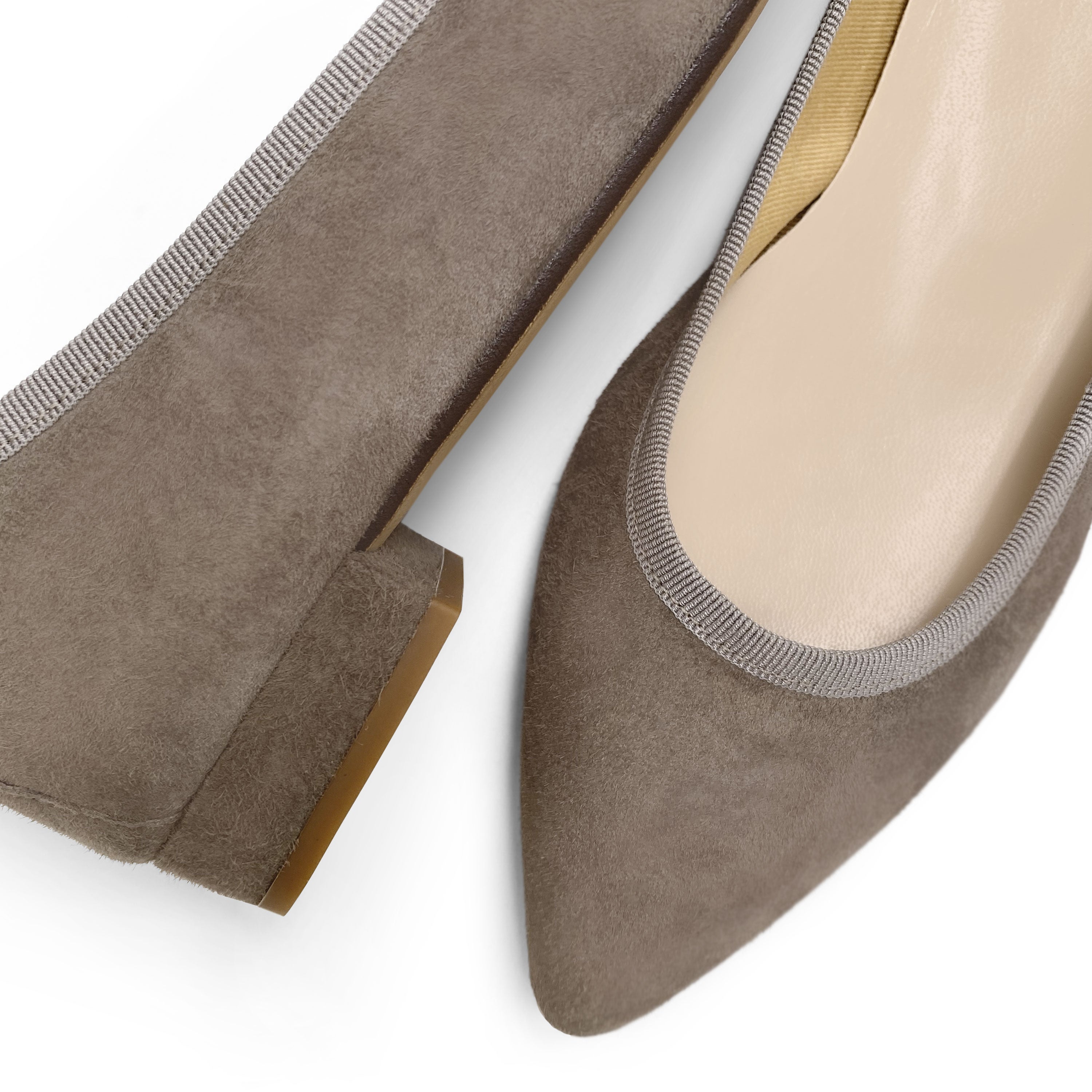Taupefarbene spitze Wildlederballerinas