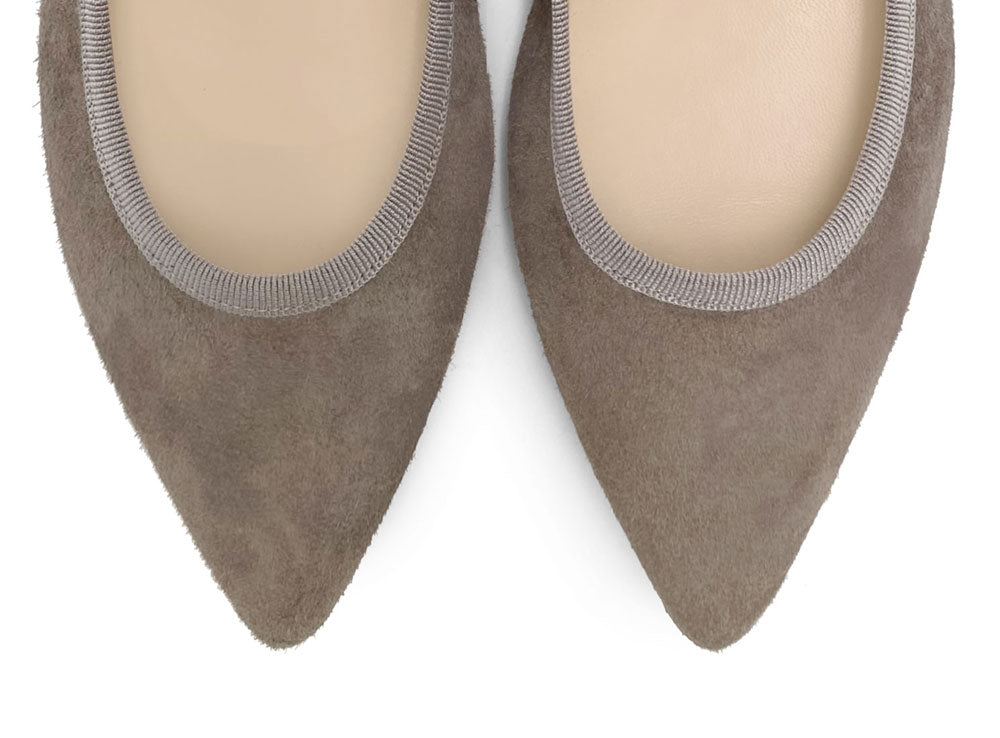 Ballerine a punta taupe in camoscio
