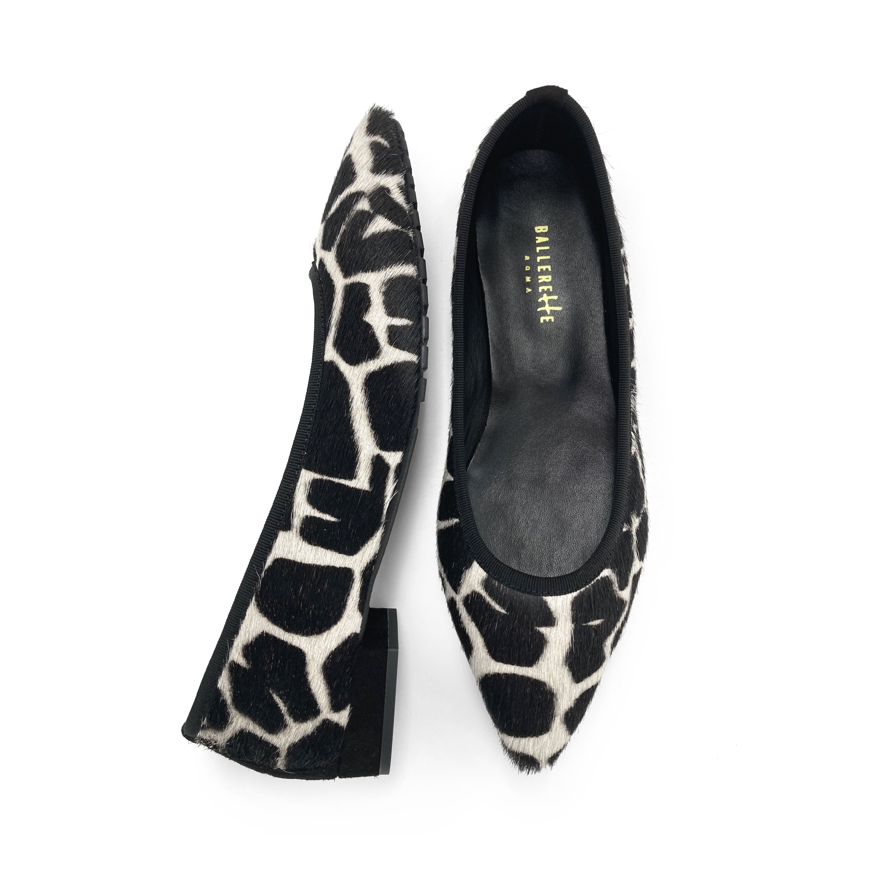 Ballerine a punta animalier in cavallino maculato bianco e nero
