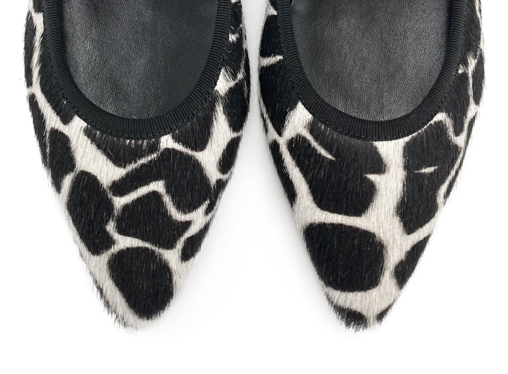 Ballerine a punta animalier in cavallino maculato bianco e nero