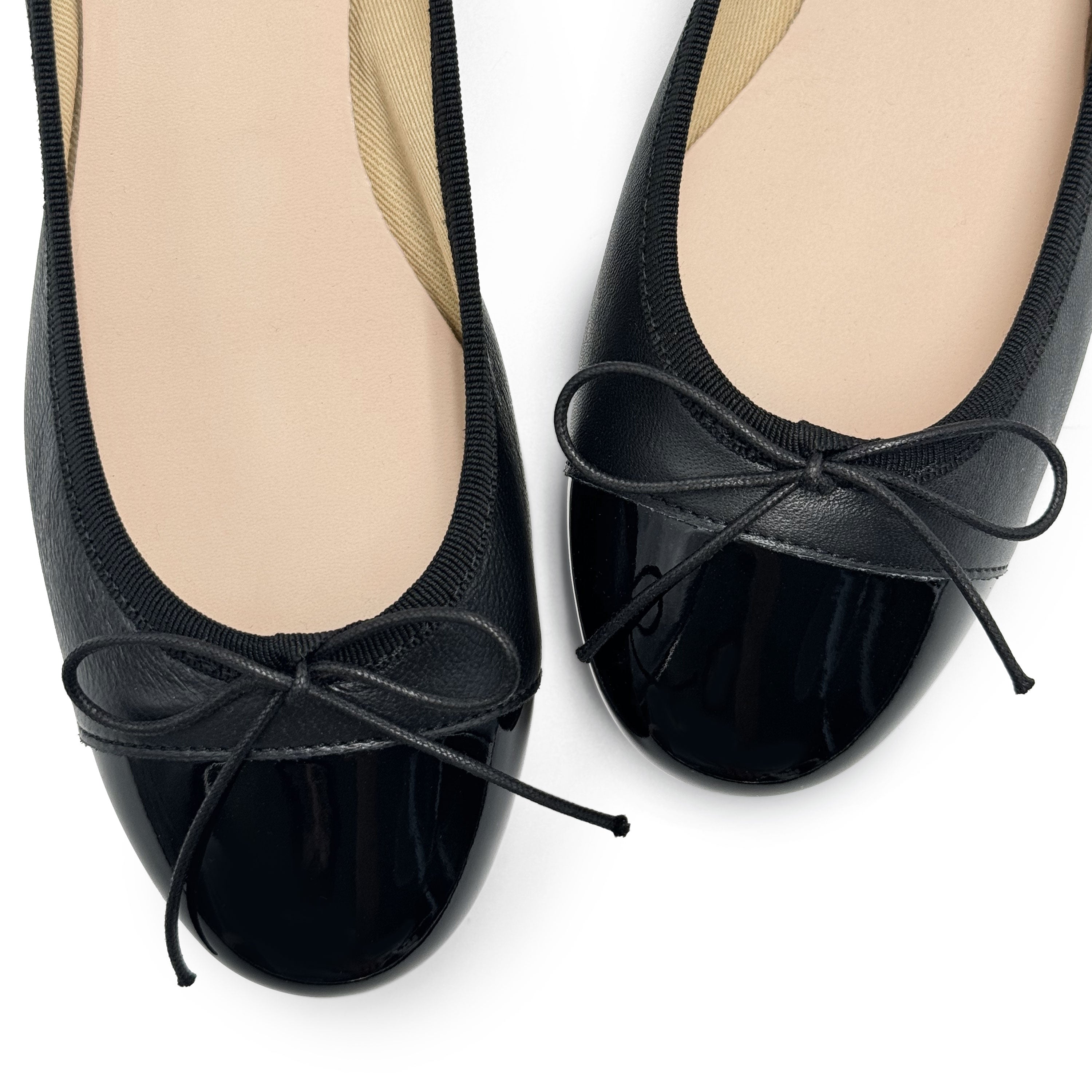 Ballerine nere pelle con punta in vernice nera