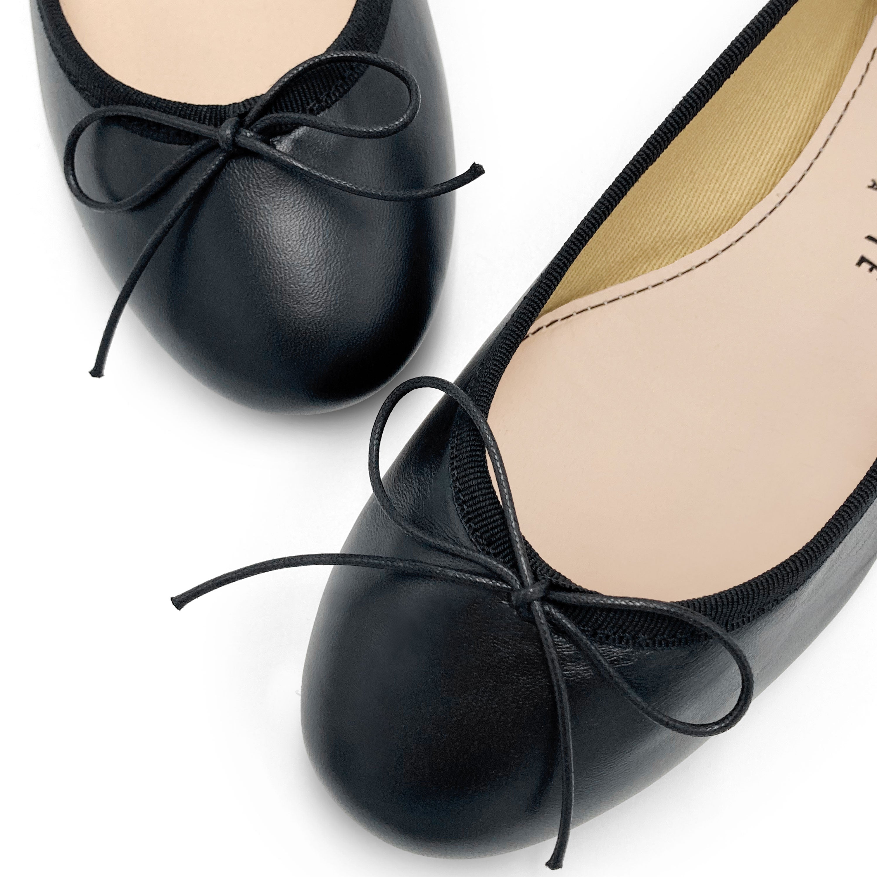 Schwarze Lederballerinas