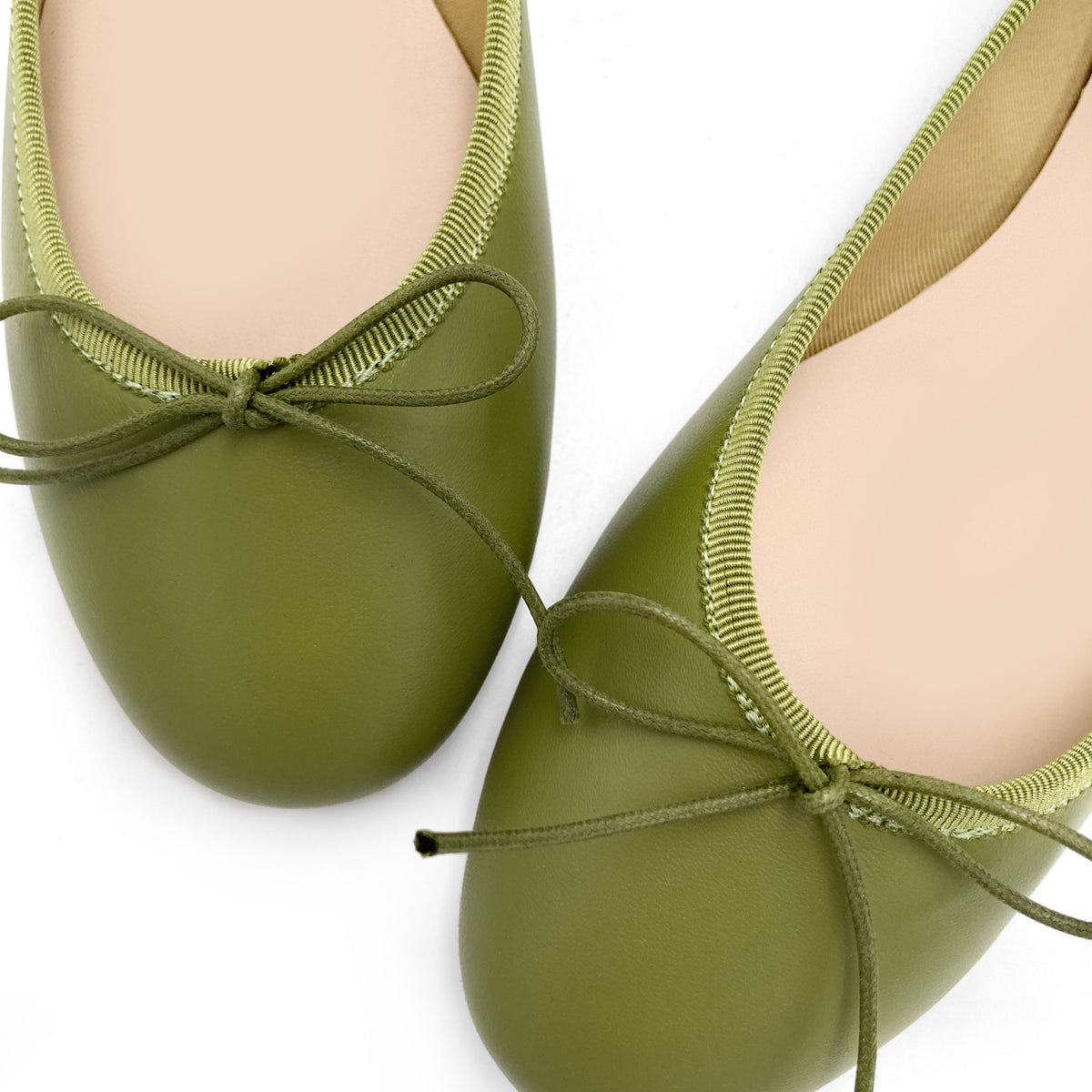 Ballerines en cuir vert olive