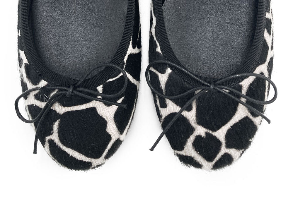 Ballerine animalier in cavallino maculato bianco e nero