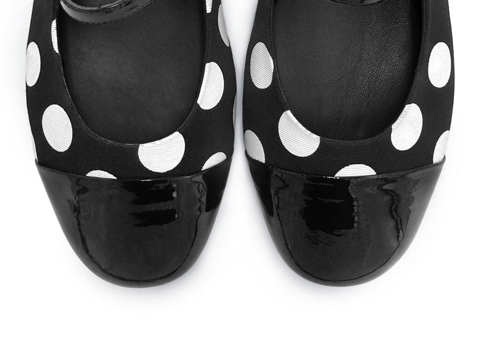 Ballerines Mary Jane en tissu à pois noirs et blancs
