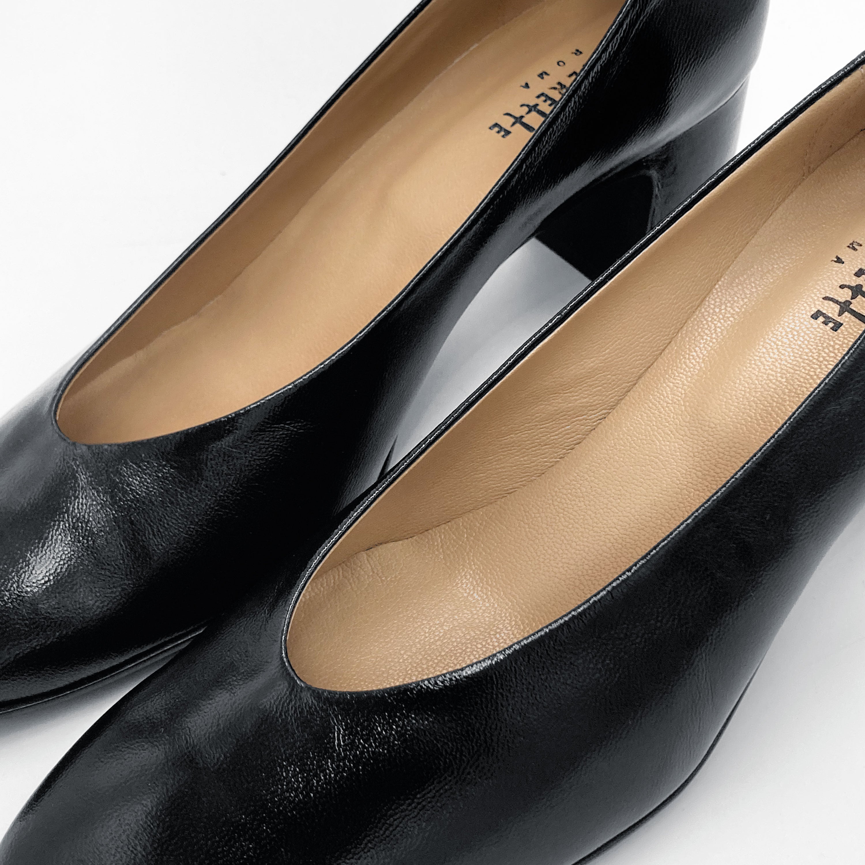 Scarpe ballerine nere in vernice con punta quadrata e tacco alto comodo