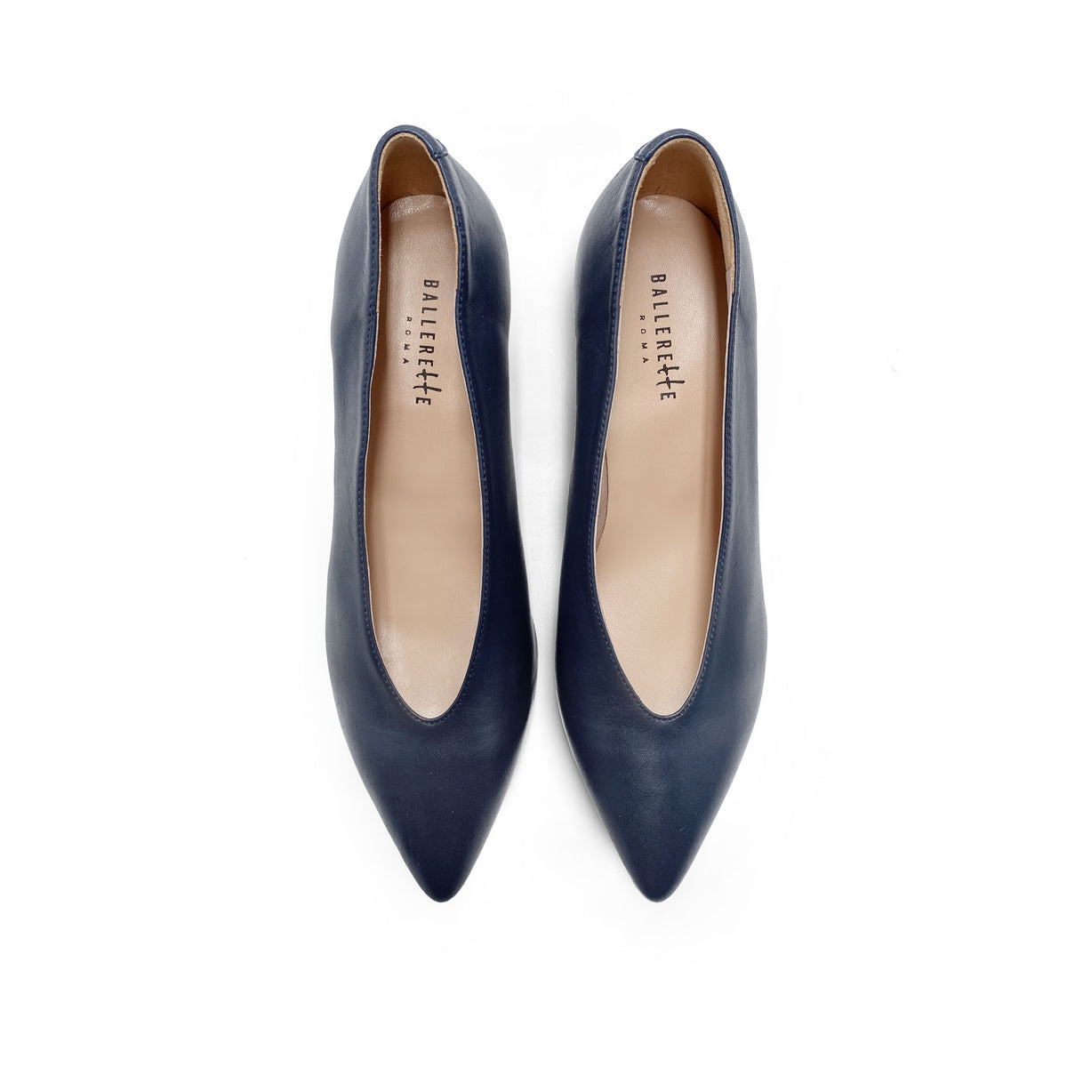 Blue leather décolleté with v-cut
