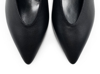 Schwarze Leder Pumps mit V-Ausschnitt und Absatz