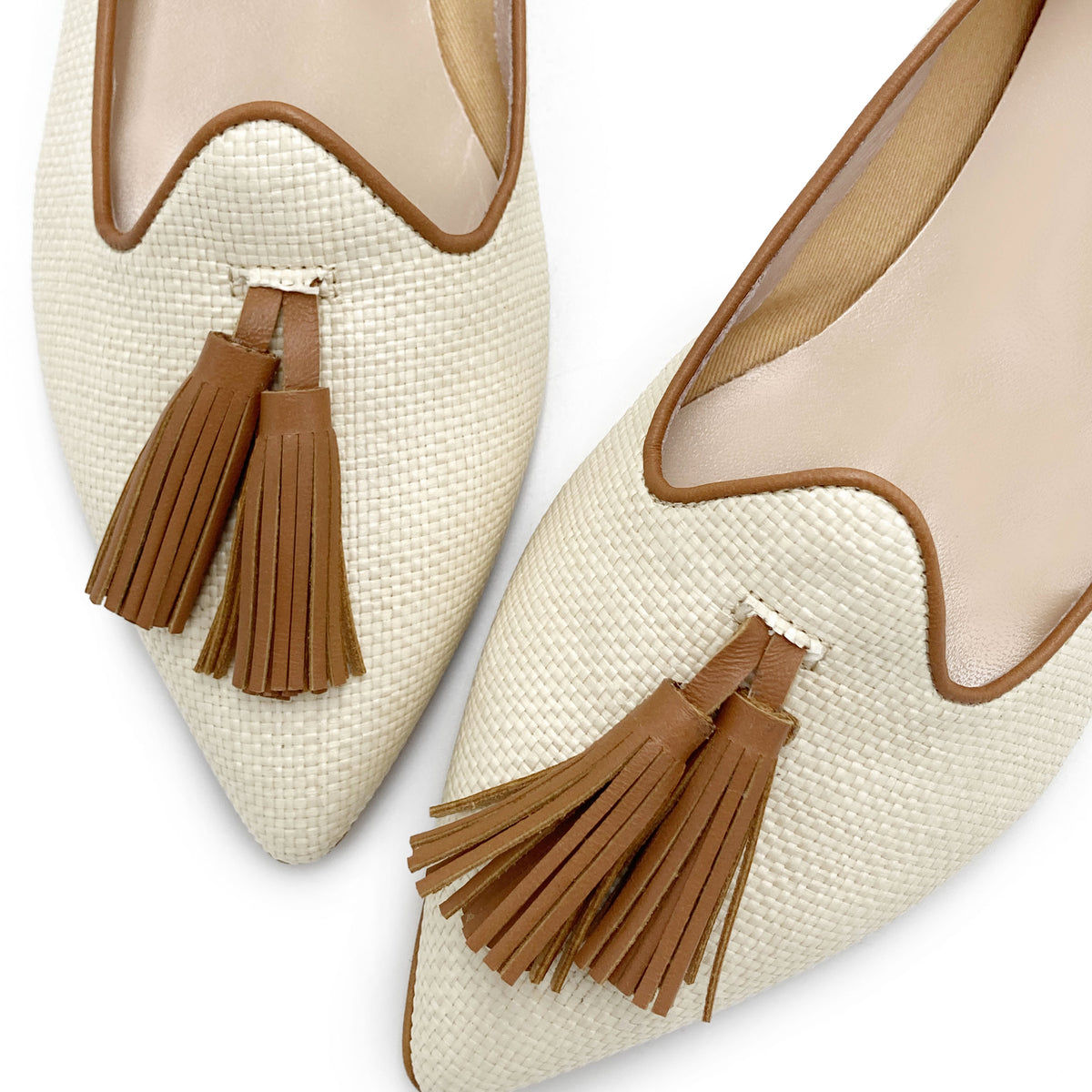 Mocassins femme estivaux en raphia beige avec pampilles en cuir
