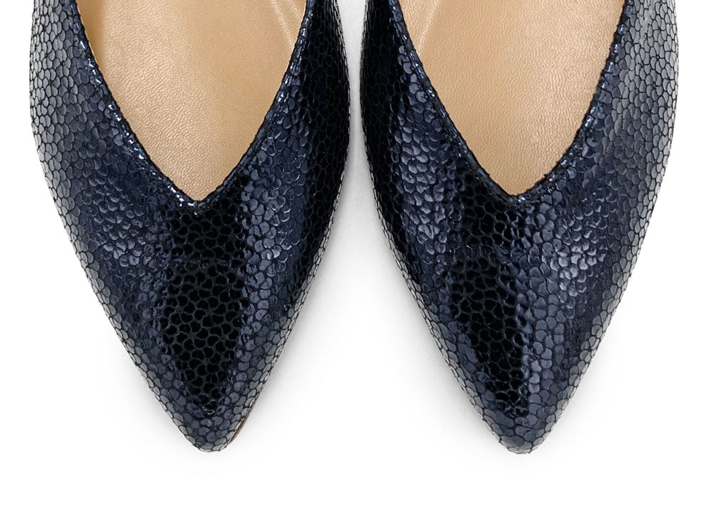 Offene Ballerinas aus blauem Metallic-Leder