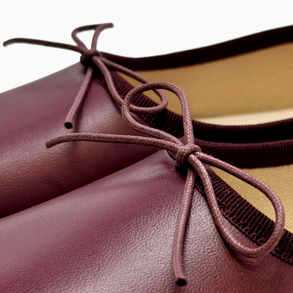 Ballerine "glove shoes" bordeaux accollate in pelle