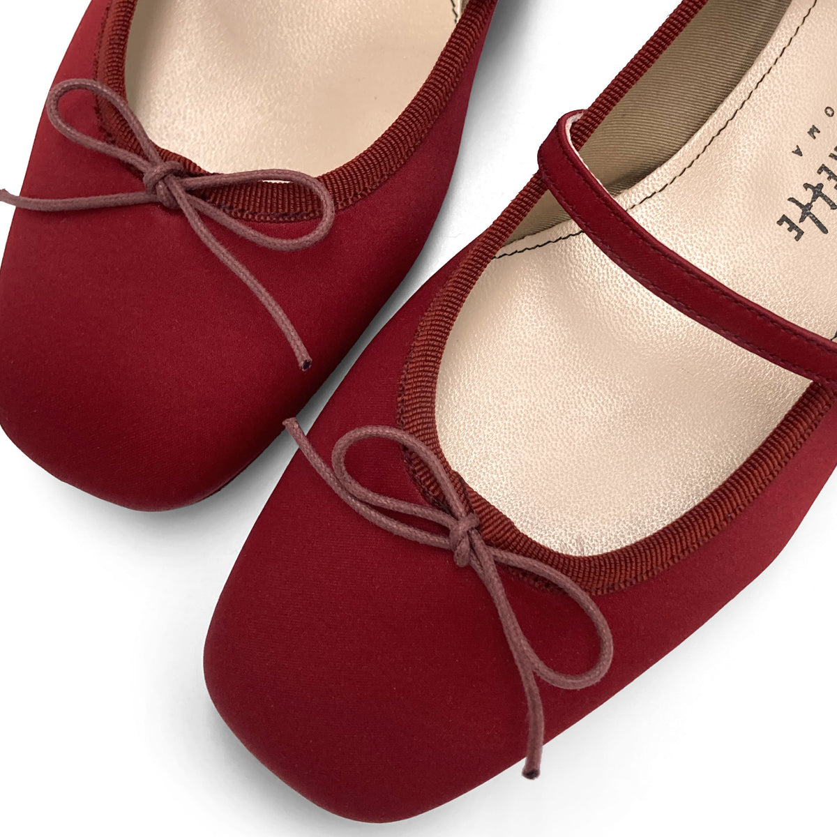 TT GO GREEN Collection – Mary Jane Ballerinas aus rotem recyceltem Satin