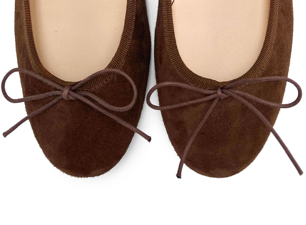 Ballerine con tacco marrone in camoscio