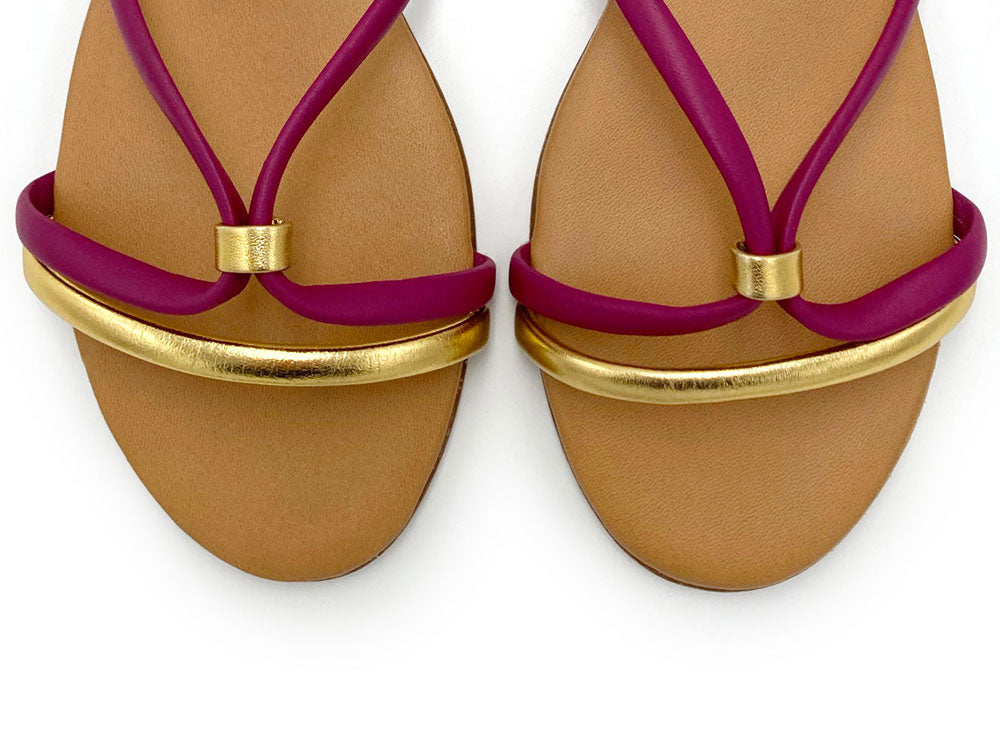 Sandali bassi intrecciati in pelle prugna e oro
