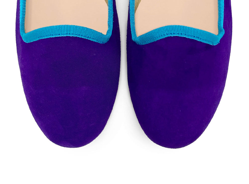 Damen-Loafers aus violett Wildleder mit türkisfarbenen Details