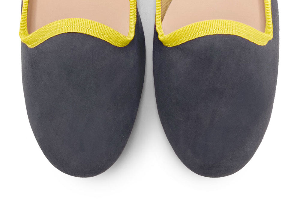 Rauchgraue Damen-Slipper aus Wildleder mit zitronengelbem Ripsband