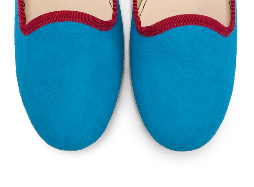 Damen-Loafers aus türkisfarbenem Wildleder mit fuchsia Details