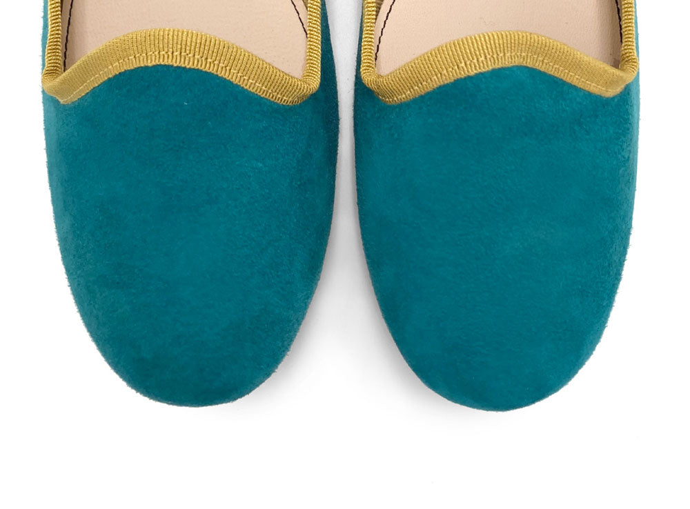 Damen-Loafers aus petrolblauem Wildleder mit senf Details