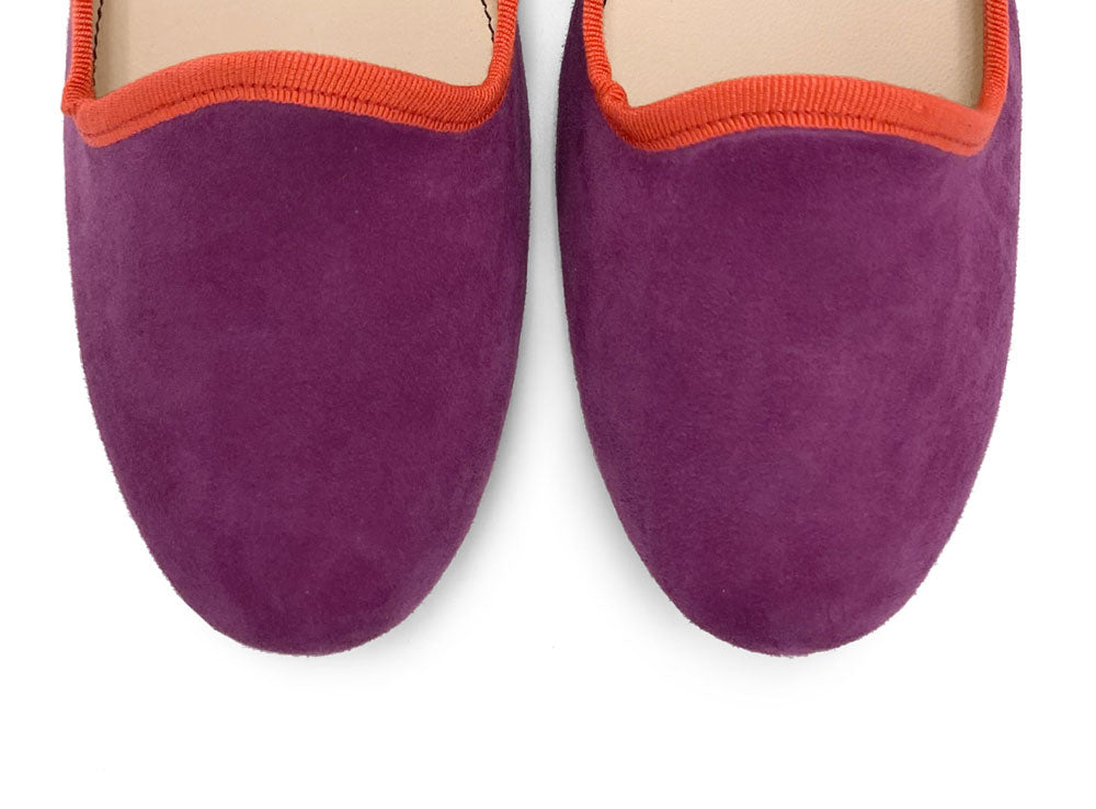 Damen-Loafers aus erdbeerfarbenem Wildleder mit orange Details