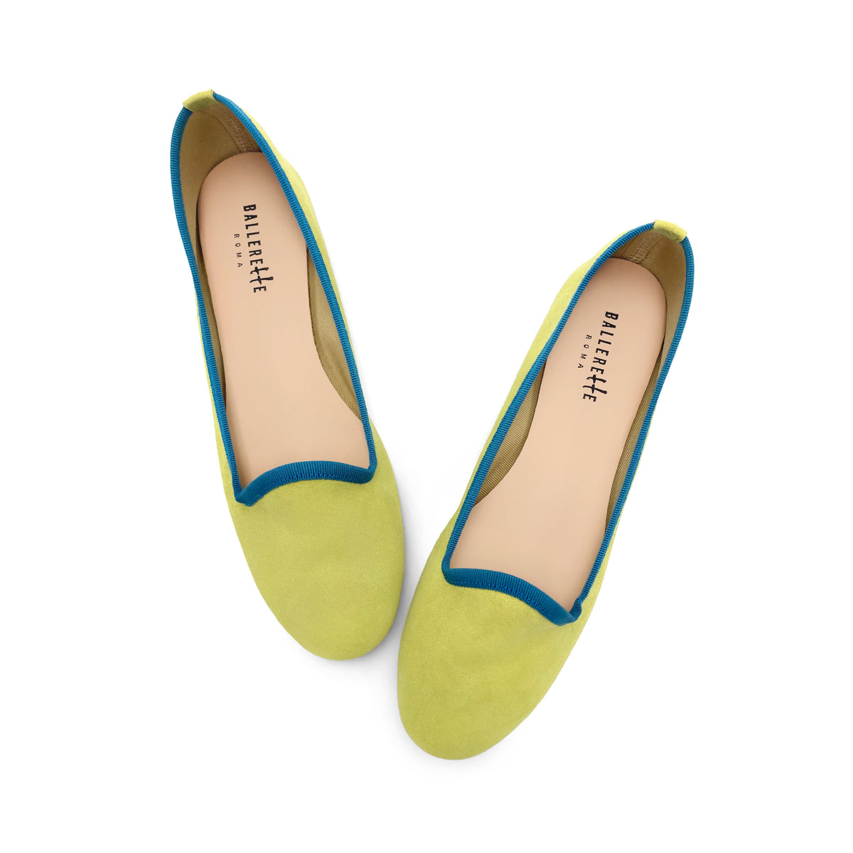 Slippers femme en daim vert lime avec détails bleu petrole