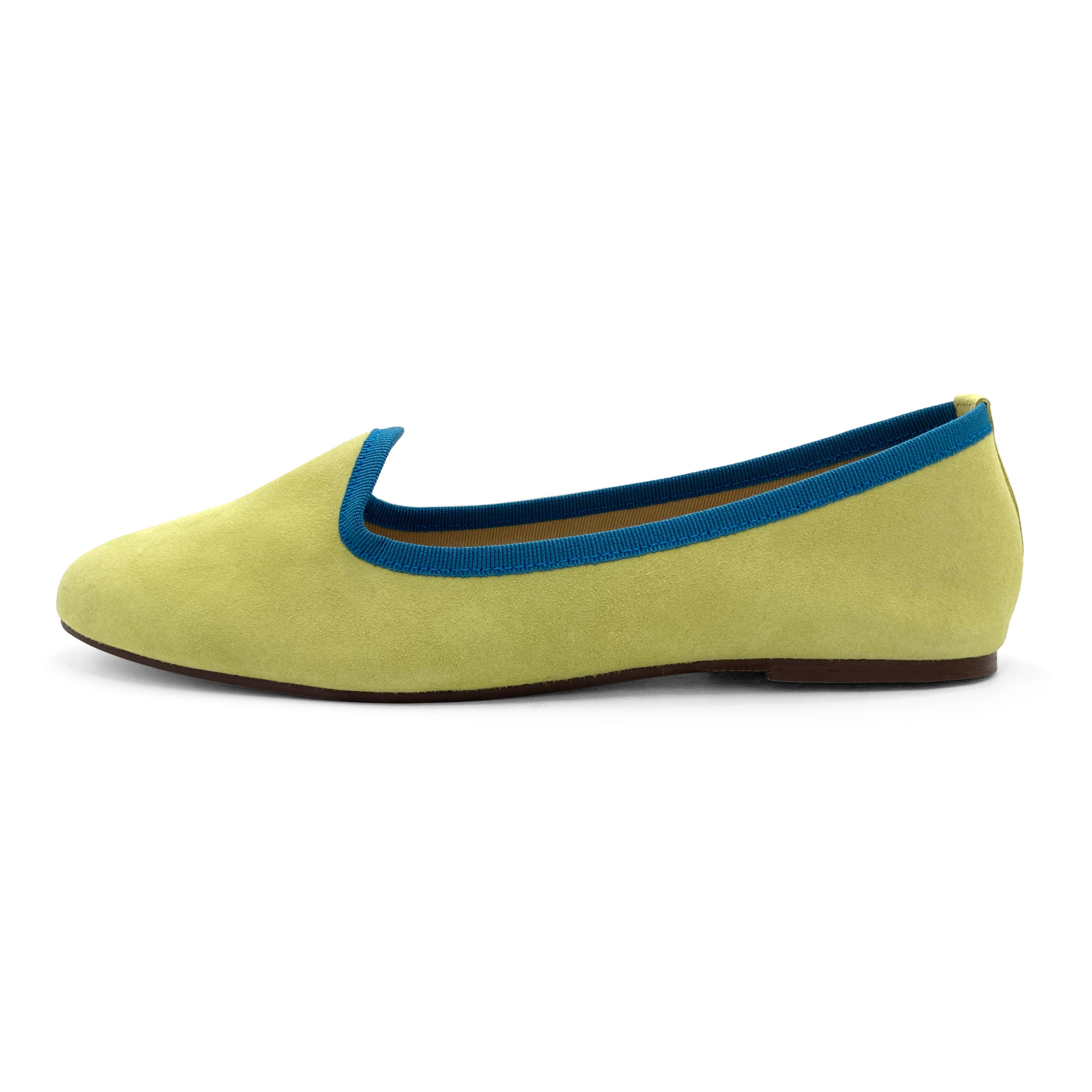 Slippers femme en daim vert lime avec détails bleu petrole