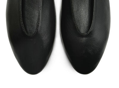 Ballerines en cuir noir avec col V et bride