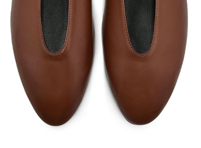 Ballerines en cuir marron avec col V et bride