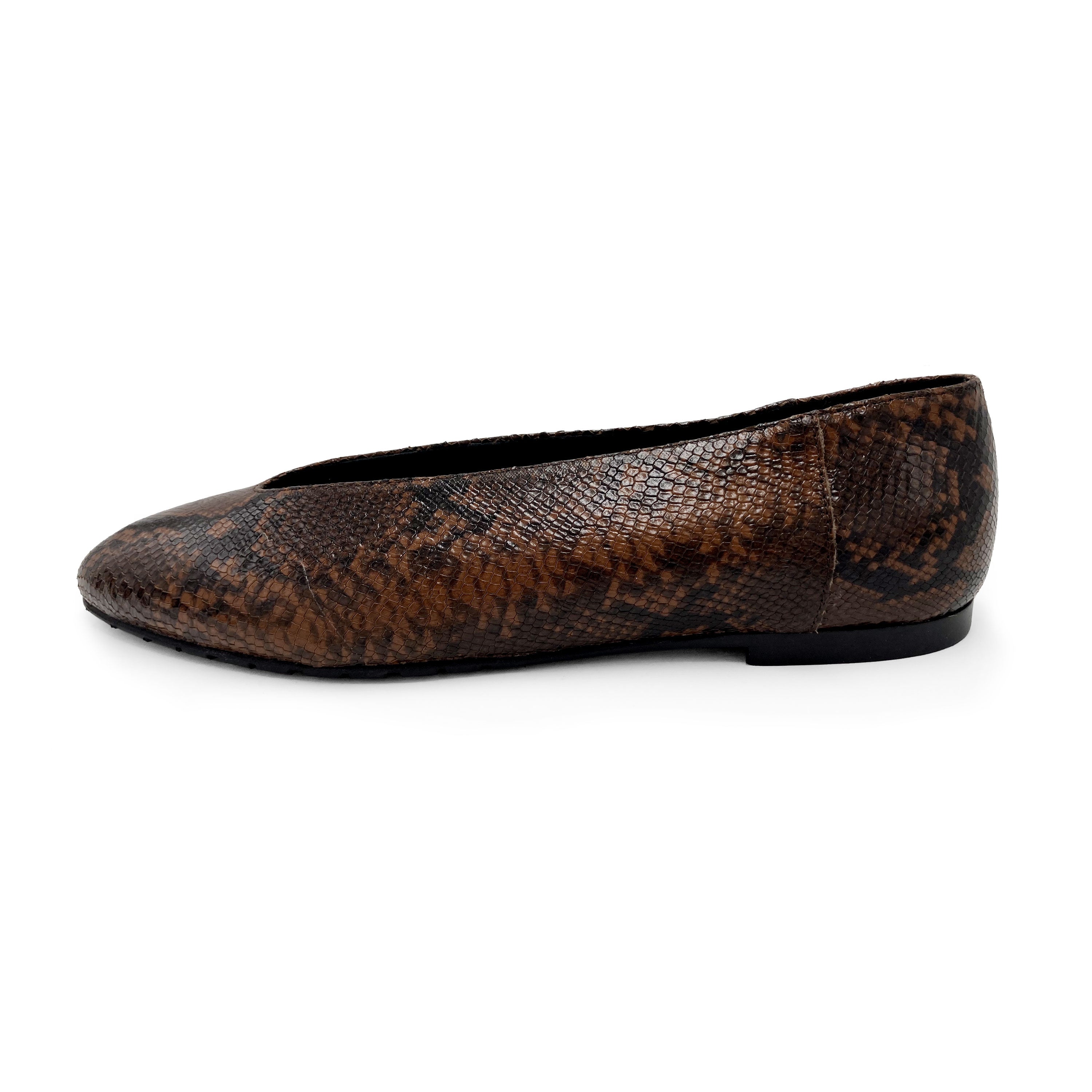 Braune Ballerinas aus Animalier-Print Leder mit hohem Ausschnitt