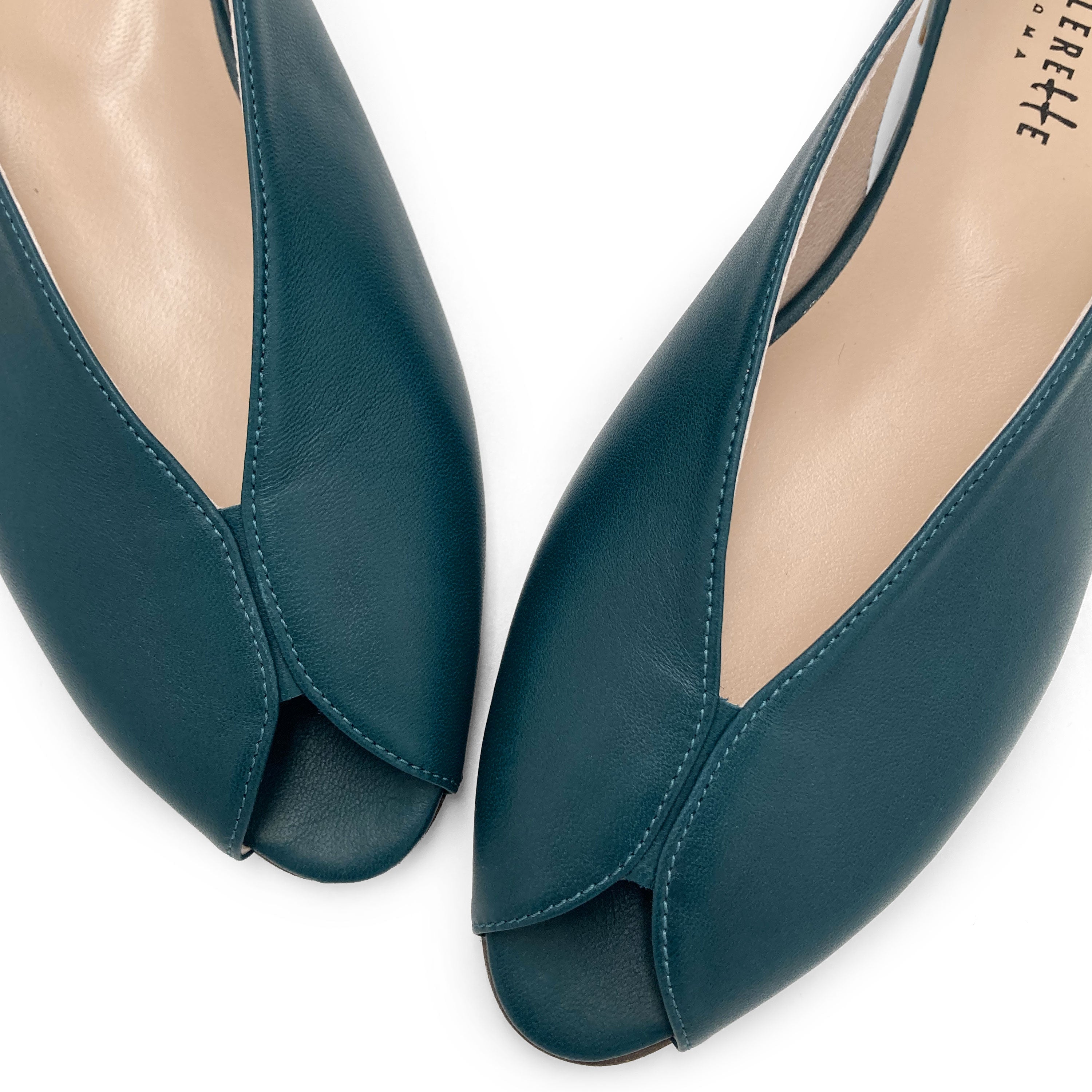 Petrolblaue Open-Toe Slingbacks aus Leder