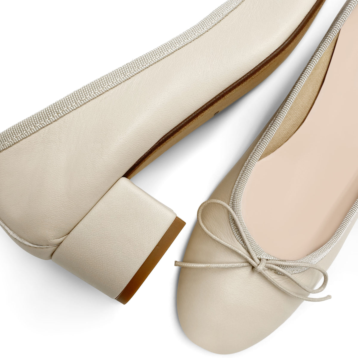 Beige Lederballerinas mit hohem Absatz
