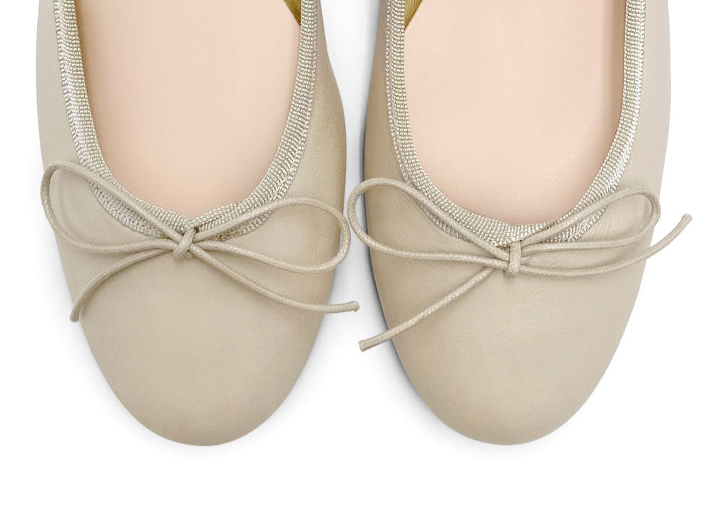 Ballerine in pelle beige con tacco alto