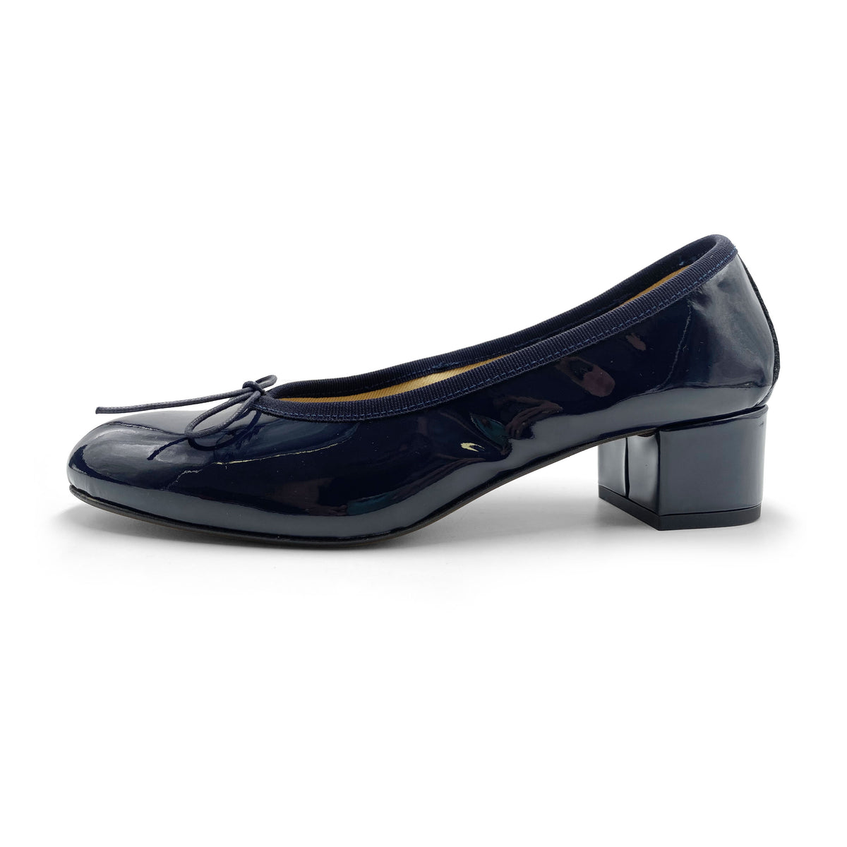 Ballerines bleues à talon haut en cuir verni