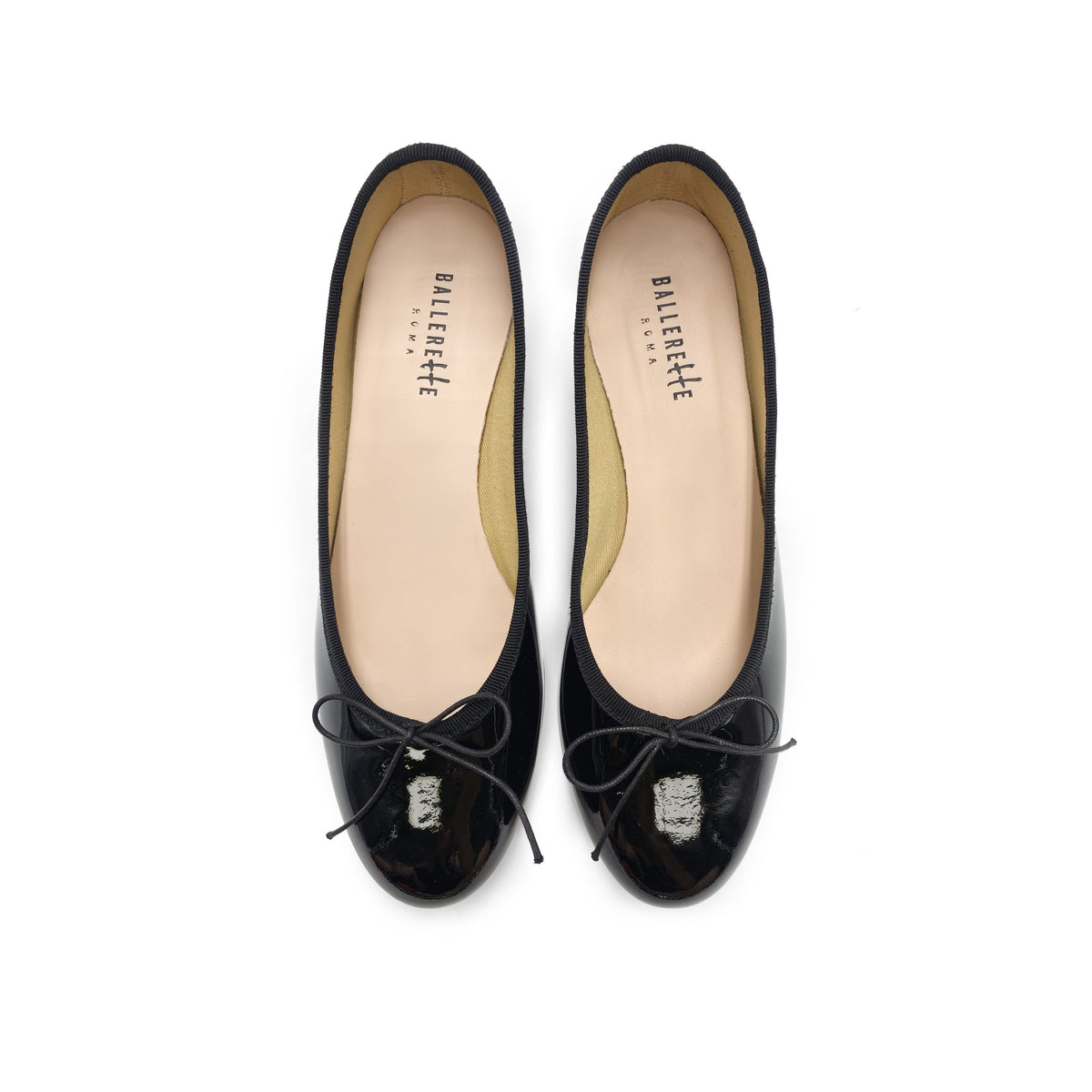 Ballerine nere con tacco alto in vernice