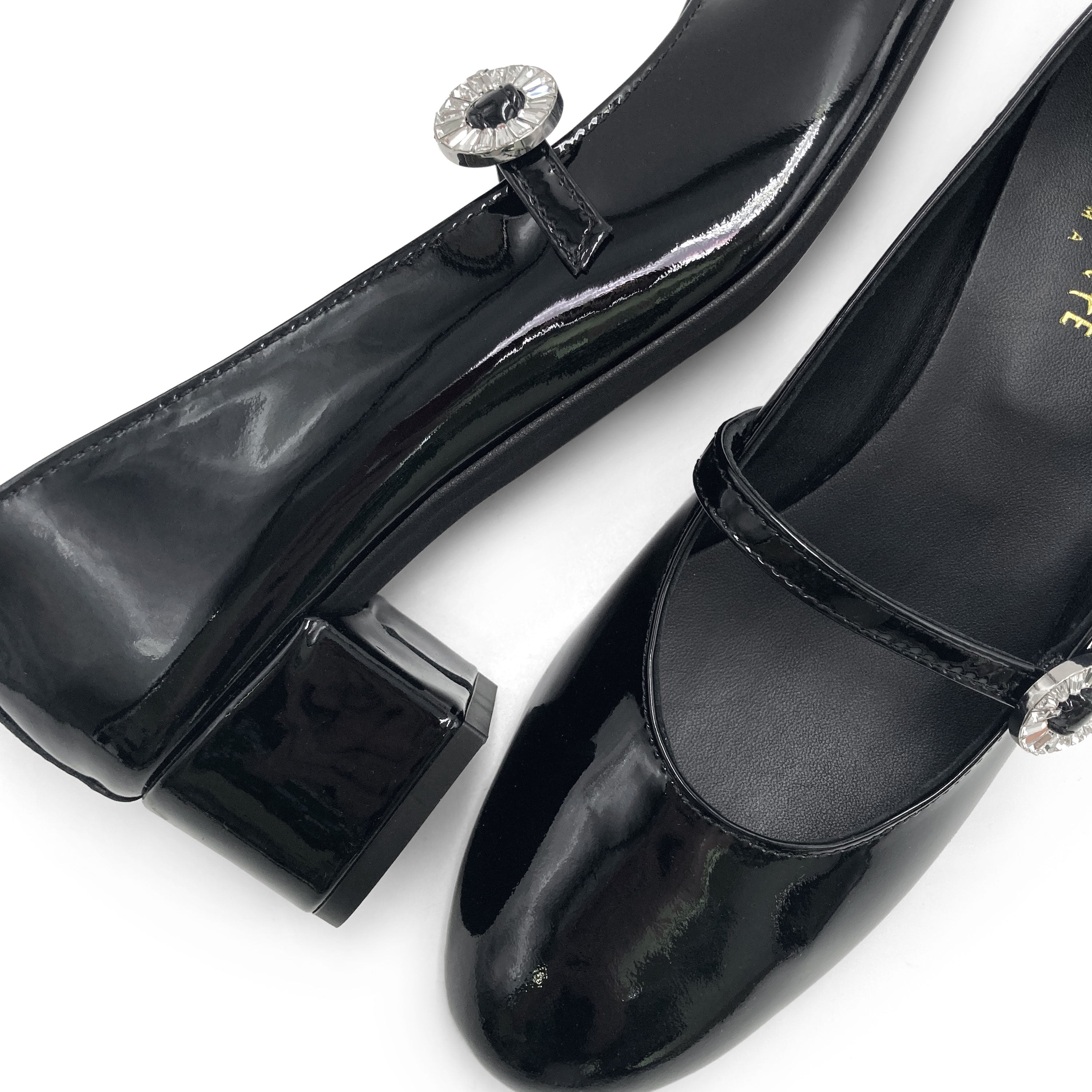 Schwarze Lack‑Mary‑Jane‑Ballerinas mit Absatz und Schmuckriemchen