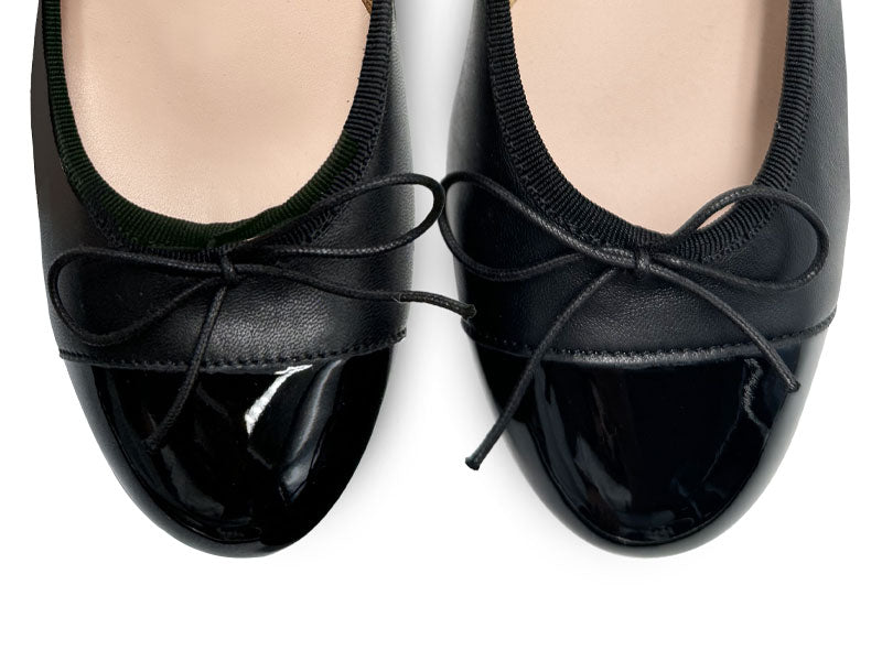 Ballerine nere in pelle con tacco alto e punta in vernice